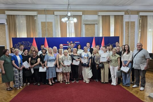 Niš prvi u Srbiji obučio lične pratioce za pružanje prve pomoći deci u hitnim situacijama