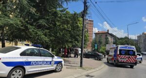 Tri osobe povređene u saobraćajnoj nezgodi u Dušanovoj ulici u Nišu