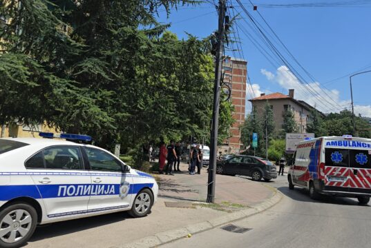 Tri osobe povređene u saobraćajnoj nezgodi u Dušanovoj ulici u Nišu