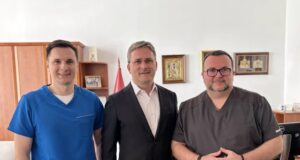 Ministar kulture Selaković posetio Klinički centar u Nišu Ministar kulture Selaković posetio Klinički centar u Nišu