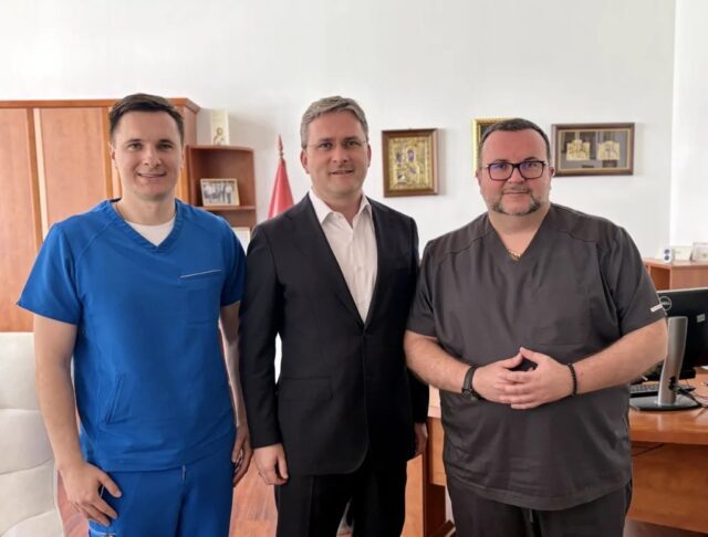 Ministar kulture Selaković posetio Klinički centar u Nišu Ministar kulture Selaković posetio Klinički centar u Nišu