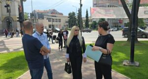 „Psihološkinja pokazala nestručnost, treba lično da odgovara”. Nastavljeno suđenje za vršnjačko ubistvo u Niškoj Banji Porodica Simić i njihovi pravni zastupnici