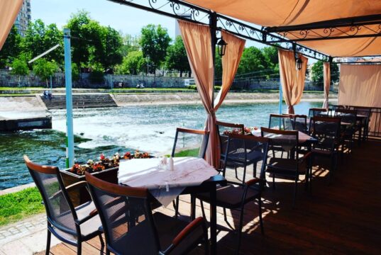 Restoran Gusar uz najlepši ambijent i ukus koji osvaja Restoran Gusar bašta