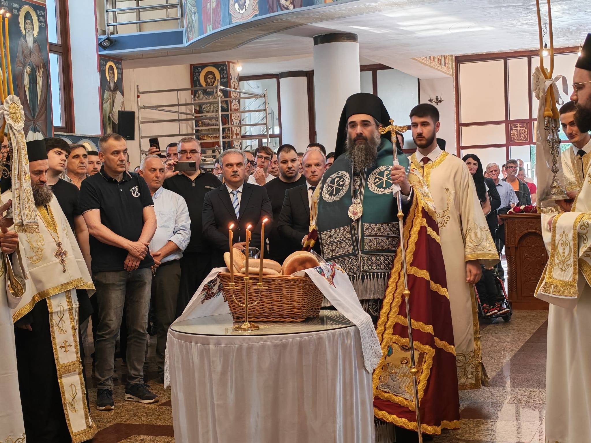 SVETA ARHIJEREJSKA LITURGIJA   