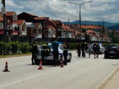 Jeziva nesreća u Nišu: Automobil udario u parkirana vozila, među povređenima i devojčica Saobraćajna negoda na Matejevačkom putu