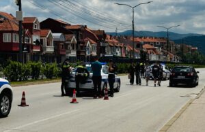 Jeziva nesreća u Nišu: Automobil udario u parkirana vozila, među povređenima i devojčica Saobraćajna negoda na Matejevačkom putu