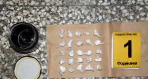 Uhapšen Nišlija dok je prodavao drogu, u stanu pronađeni kokain i više od 400 grama marihuane