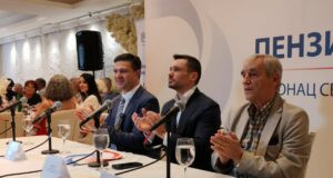Ognjenović niškim penzionerima predstavio mere pomoći Dragoslav Pavlović Relja Ognjanović prof. dr Andrea Savić