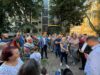 SVAKODNEVNO NA TERENU: Pavlović – Obilazimo grad, sela i sa ljudima zajedno dolazimo do rešenja Dragoslav Pavlović sa građanima