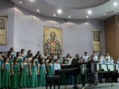 Horovi iz Atine, Doboja i Niša obeležili Petrovdan zajedničkim nastupima