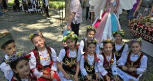 Ivanjski venčići ukrasili Nišku tvrđavu i oživeli stare običaje Ivanjski venac