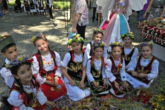 Ivanjski venčići ukrasili Nišku tvrđavu i oživeli stare običaje Ivanjski venac