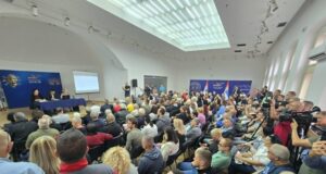 Meštani Borske traže izmeštanje pruge: „To nije obilaznica, oni ništa ne obilaze”, nadležni kažu da je za promenu trase pruge sad kasno Java prezentacija nacrta izmena i dopuna Plana generalne regulacije Pantelej - prva faza
