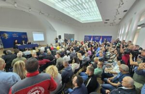 Meštani Borske traže izmeštanje pruge: „To nije obilaznica, oni ništa ne obilaze”, nadležni kažu da je za promenu trase pruge sad kasno Java prezentacija nacrta izmena i dopuna Plana generalne regulacije Pantelej - prva faza