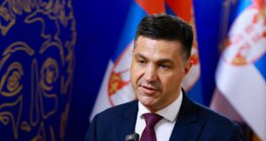 „Ne znamo ko je glavni i ne znamo u kom pravcu žele da vode zemlju“, Dragoslav Pavlović, prvi čovek niških naprednjaka, komentarisao je objavljenu blokadersku studentsku listu koja je spremna za predstojeće najavljene izbore, gostujući u jutarnjem programu TV Pink