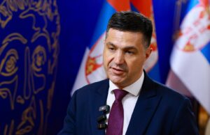 „Ne znamo ko je glavni i ne znamo u kom pravcu žele da vode zemlju“, Dragoslav Pavlović, prvi čovek niških naprednjaka, komentarisao je objavljenu blokadersku studentsku listu koja je spremna za predstojeće najavljene izbore, gostujući u jutarnjem programu TV Pink