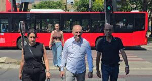 Roditelji ubijenog Andreja ogorčeni zbog odluke suda. Mića Simić tvrdi da je maloletni ubica napao lekare u „Lazi Lazarević”