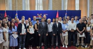 Niš dodelio 77 miliona dinara privrednicima: Podrška za opremu, vozila, digitalizaciju i razvoj biznisa Niš dodelio 77 miliona dinara privrednicima