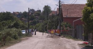 Postavlja se kanalizacija u ulici Ledena stena Postavlja se kanalizacija u ulici Ledena stena
