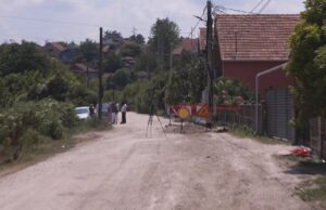 Postavlja se kanalizacija u ulici Ledena stena Postavlja se kanalizacija u ulici Ledena stena