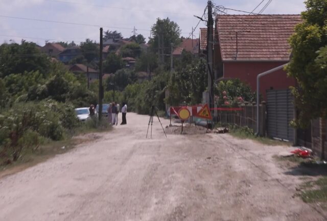 Postavlja se kanalizacija u ulici Ledena stena