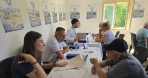 Timovi UKC Niš i Instituta „Niška Banja“ stigli do najudaljenijih meštana: Preventivni pregledi potvrđuju da zdravstvo dolazi do svakog čoveka Preventivni pregledi u Radikinoj Bari