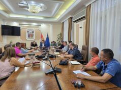 Posle snažnog nevremena u Nišu: Oboreno 25 stabala, pogođene ulice se dezinfikuju, voda bezbedna za piće Radni sastanak nakon vremenskih nepogoda