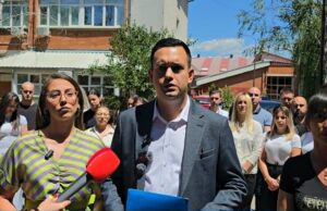 SNS traži objašnjenje za skup opozicije u sali GO Medijana. Đurić: Sve je urađeno u skladu sa procedurom Vuk Mladenović i omladina SNS-a