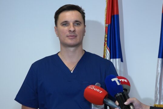Dečaka povređenog u nesreći u Crnoj Gori očekuje još jedna operacija, majka uspešno operisana doc. dr Aleksandar Nikolić