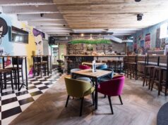 Niški umetnici predstavljaju svoje radove na prodajnoj izložbi u Labeerint pub-u