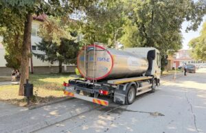 UKC Niš obezbedio cisternu sa pijaćom vodom za građane tokom visokih temperatura