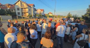 OD DEČJEG CRTEŽA DO PLANA ZA ŠKOLU: Pavlović razgovarao sa građanima Čalija