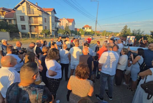 OD DEČJEG CRTEŽA DO PLANA ZA ŠKOLU: Pavlović razgovarao sa građanima Čalija