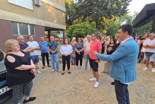 DECENIJAMA NIKO NIŠTA NIJE URADIO: Pavlović najavio uređenje zapuštenih međublokovskih prostora u Nišu