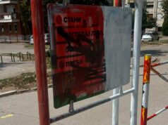 MUP : Maloletnik uhapšen zbog prefarbavanja stubova ulične rasvete, bandera i autobuskih stajališta