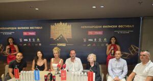 FILMSKI EKSPERIMENT VEČERAS PRED NIŠLIJAMA: „Motka“ snimana u jednom kadru – jedna greška vraćala sve na početak