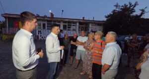OD PARKINGA I FASADA DO ASFALTA I KANALIZACIJE: Pavlović sa građanima Ratka Jovića i Donjeg Komrena