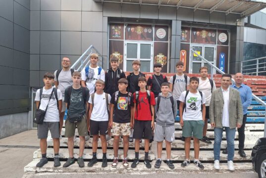Gradonačelnik Pavlović ispratio mlade niške košarkaše na međunarodni turnir u Istočnom Sarajevu
