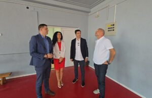 NOVA FASADA ZA GIMNAZIJU „9. MAJ“ I VELIKO INTERESOVANJE ĐAKA: Grad izdvojio 5 miliona, za 40 mesta na sportskom smeru konkurisalo 139 učenika Obilazak gimnazije 9. maj
