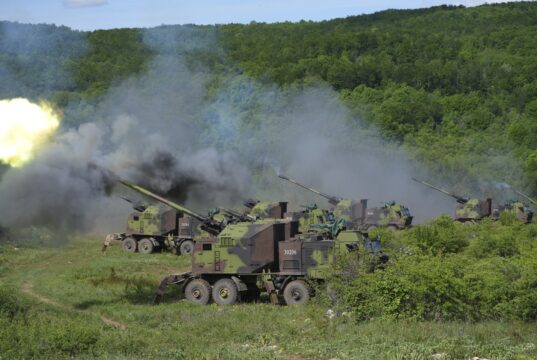 Mobilna vatrena moć na bojištu Foto arhiva Mešovite artiljerijske brigade i foto-reporteri MCO