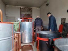 Od dela bombe napravio mašinu za kazane: Slobodan čuva kazandžijski zanat u Oreovcu Gradonačelnik Niša Dragoslav Pavlović obišao je, poslednjeg kazandžiju Slobodana Prodanovića iz Oreovca
