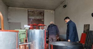 Od dela bombe napravio mašinu za kazane: Slobodan čuva kazandžijski zanat u Oreovcu Gradonačelnik Niša Dragoslav Pavlović obišao je, poslednjeg kazandžiju Slobodana Prodanovića iz Oreovca
