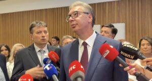 Revolucija u medicini stiže u Niš: Volarević predstavio Vučiću terapiju koja ćelije pacijenta okreće protiv tumora prof. dr Vladislav Volarević i Aleksandar Vučić