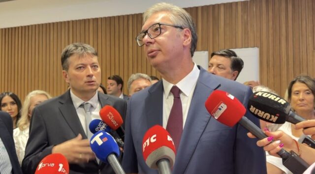 prof. dr Vladislav Volarević i Aleksandar Vučić prof. dr Vladislav Volarević i Aleksandar Vučić
