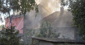 Vatra zahvatila krov kuće u Niškoj Banji