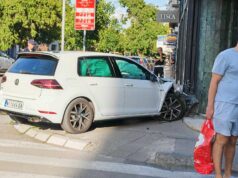 Auto udario u prodavnicu u Dušanovoj