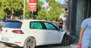 Auto udario u prodavnicu u Dušanovoj