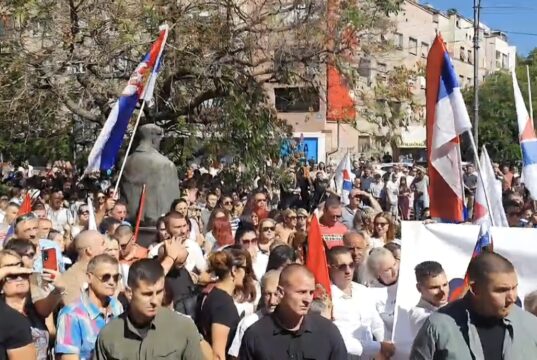 VUČIĆ PRED NIŠLIJAMA: „ZA MESEC I PO DANA BIRAMO BUDUĆNOST SRBIJE – NEĆEMO SE VRAĆATI U MRAČNU PROŠLOST“