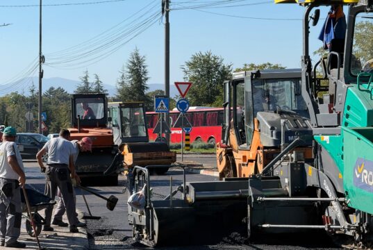 Pavlović obišao radove na Bulevaru Dimitrija Tucovića Asfaltiranje ulice Dimitrije Tucovića