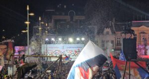 Vučić sa skupa u Nišu: Besplatni prenatalni testovi, milijarde za zdravstvo i promene među lokalnim funkcionerima
